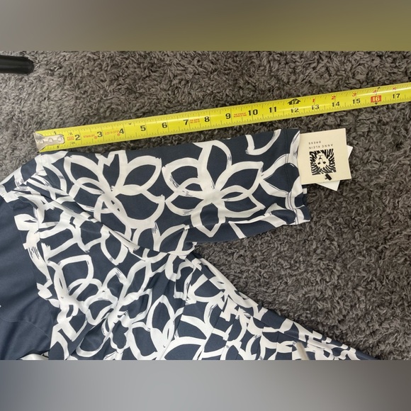 Anne Klein Elegant Slate and light cream floral Patterned Dress women’s size 8 - Picture 13 of 17